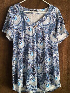 U. Vomade, short sleeve, paisley tunic, w/multi blue colors, size 1X